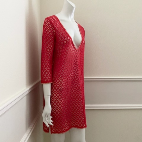 Red cover up - Picture 4 of 7